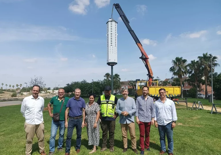 Coria instala una torre pionera en España para acabar con hasta un millón de mosquitos al día